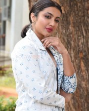 Actress Tejaswi Madivada At Commitment Movie Trailer Launch Photos