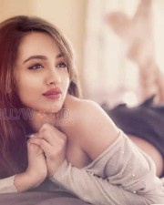 Actress Tejaswi Madivada New Hot Photoshoot Pictures