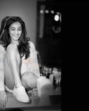 Actress Tejaswi Madivada New Hot Photoshoot Pictures