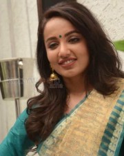 Actress Tejaswi Madivada Saree Photos