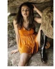 Actress Tejaswi Madivada Spicy Photoshoot Pictures