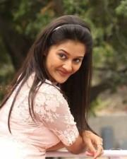 Beautiful And Sexy Pooja Jhaveri Photos