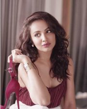 Beautiful Sexy Actress Tejaswi Madivada Photo Shoot Pictures