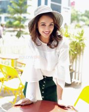 Beautiful Sexy Actress Tejaswi Madivada Photo Shoot Pictures