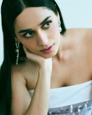 Beauty Queen Manushi Chhillar in a Cream Sleeveless Gown Photos 01