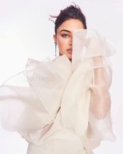 Bhool Chuk Maaf Heroine Wamiqa Gabbi in a White Saree with a Matching Sleeveless Embroidered Blouse Pictures 08