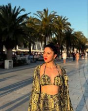 Bold Mehreen Pirzada in a Yellow and Black Halter Top and Shorts with a Loose Skirt Pictures 05