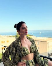 Bold Mehreen Pirzada in a Yellow and Black Halter Top and Shorts with a Loose Skirt Pictures 06