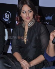 Bollywood Actress Sonakshi Sinha Pictures