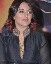 Bollywood Actress Sonakshi Sinha Pictures