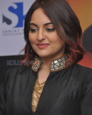 Bollywood Actress Sonakshi Sinha Pictures