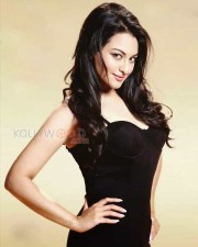 Bollywood Actress Sonakshi Sinha Sexy Photos