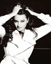 Bollywood Actress Sonakshi Sinha Sexy Photos