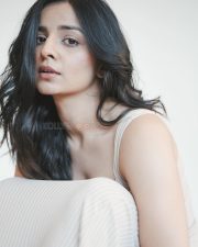 Charming Mahima Makwana in a White Sleeveless Bodycon Dress Photos 04 Charming Mahima Makwana in a White Sleeveless Bodycon Dress Photos 04
