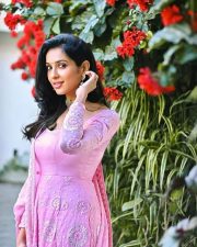 Cute Riya Suman Beautiful Pictures 09