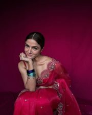 Dil Ka Darwaaza Khol Na Darling Actress Wamiqa Gabbi in a Rani Pink Red Organza Embroidered Saree with a Matching Deep Cut Blouse Pictures 02