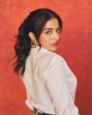 Dil Ka Darwaaza Khol Na Darling Actress Wamiqa Gabbi in a White Long Sleeve Cotton Shirt with a Retro Printed Jeans Photos 01