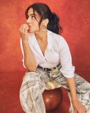 Dil Ka Darwaaza Khol Na Darling Actress Wamiqa Gabbi in a White Long Sleeve Cotton Shirt with a Retro Printed Jeans Photos 03