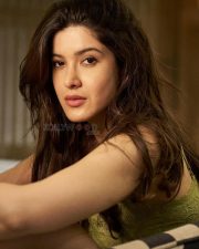 Gorgeous Shanaya Kapoor in a Sleeeveless Green Crop Top and White Jeans Photos 02 Gorgeous Shanaya Kapoor in a Sleeeveless Green Crop Top and White Jeans Photos 02