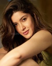 Gorgeous Shanaya Kapoor in a Sleeeveless Green Crop Top and White Jeans Photos 03