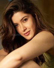 Gorgeous Shanaya Kapoor in a Sleeeveless Green Crop Top and White Jeans Photos 03 Gorgeous Shanaya Kapoor in a Sleeeveless Green Crop Top and White Jeans Photos 03