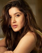 Gorgeous Shanaya Kapoor in a Sleeeveless Green Crop Top and White Jeans Photos 04 Gorgeous Shanaya Kapoor in a Sleeeveless Green Crop Top and White Jeans Photos 04