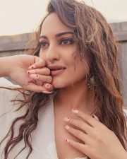 Gorgeous Sonakshi Sinha Photoshoot Pictures 02