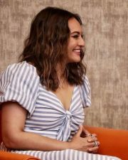 Hindi Actress Sonakshi Sinha Interview Photos 03