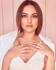 Kakuda Heroine Sonakshi Sinha Sexy Photos