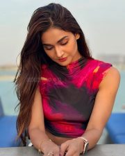 Magnetic Actress Mukti Mohan in a Magenta Top Photos 02