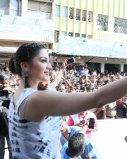 Mehreen Pirzada At The Launch Of B New Mobile Store In Hindupur Photos