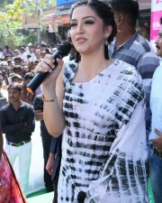 Mehreen Pirzada At The Launch Of B New Mobile Store In Hindupur Photos