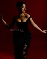 Mesmerizing Actress Shanaya Kapoor in a Black Off Shoulder Feathered Gown Photos 05
