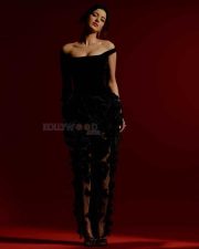 Mesmerizing Actress Shanaya Kapoor in a Black Off Shoulder Feathered Gown Photos 07