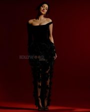 Mesmerizing Actress Shanaya Kapoor in a Black Off Shoulder Feathered Gown Photos 07 Mesmerizing Actress Shanaya Kapoor in a Black Off Shoulder Feathered Gown Photos 07