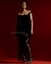 Mesmerizing Actress Shanaya Kapoor in a Black Off Shoulder Feathered Gown Photos 09 Mesmerizing Actress Shanaya Kapoor in a Black Off Shoulder Feathered Gown Photos 09