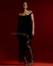 Mesmerizing Actress Shanaya Kapoor in a Black Off Shoulder Feathered Gown Photos 09