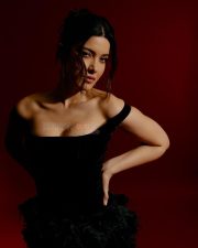 Mesmerizing Actress Shanaya Kapoor in a Black Off Shoulder Feathered Gown Photos 10 Mesmerizing Actress Shanaya Kapoor in a Black Off Shoulder Feathered Gown Photos 10