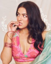 Rakt Brahmand The Bloody Kingdom Actress Wamiqa Gabbi in a Sleeveless Floral V Neck Blouse and Light Saree Photos 01