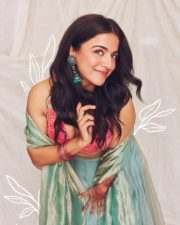 Rakt Brahmand The Bloody Kingdom Actress Wamiqa Gabbi in a Sleeveless Floral V Neck Blouse and Light Saree Photos 02