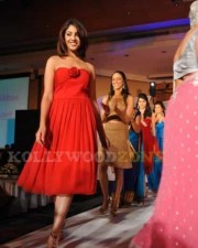 Richa Gangopadhyay Sexy In Red Pics
