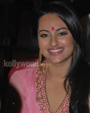 Sexy Sonakshi Photos