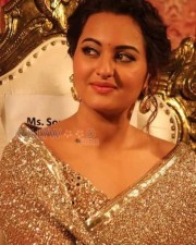 Sonakshi Sinha At Lingaa Audio Launch Pictures