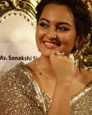 Sonakshi Sinha At Lingaa Audio Launch Pictures