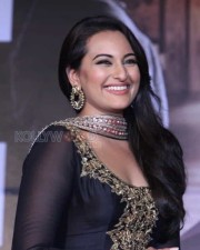 Sonakshi Sinha Hot Pictures