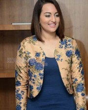 Sonakshi Sinha Promotes Lingaa Pictures