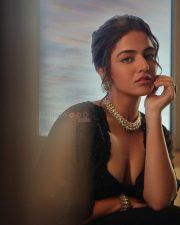 Stunning Wamiqa Gabbi Photo 01