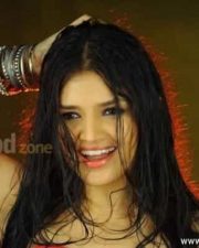 Tara Alisha Hot Pictures