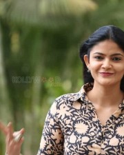 Telugu Actress Kalpika Ganesh Pictures At Sita On The Road Movie Trailer Launch