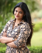 Telugu Actress Kalpika Ganesh Pictures At Sita On The Road Movie Trailer Launch